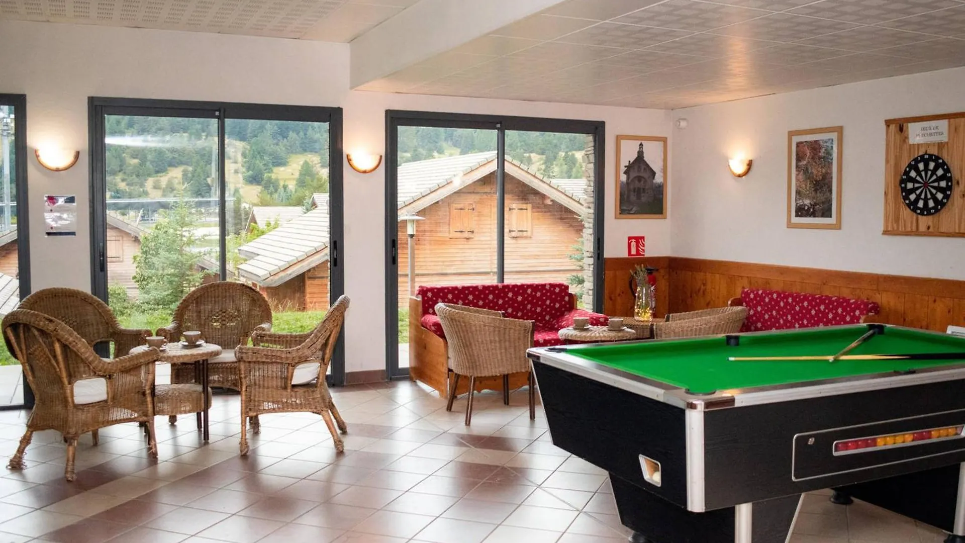 Chalet Mitoyen Duplex Avec 2 Chambres - Residence 3 Etoiles Avec Piscine A Superdevoluy - Fr-1-504-453
