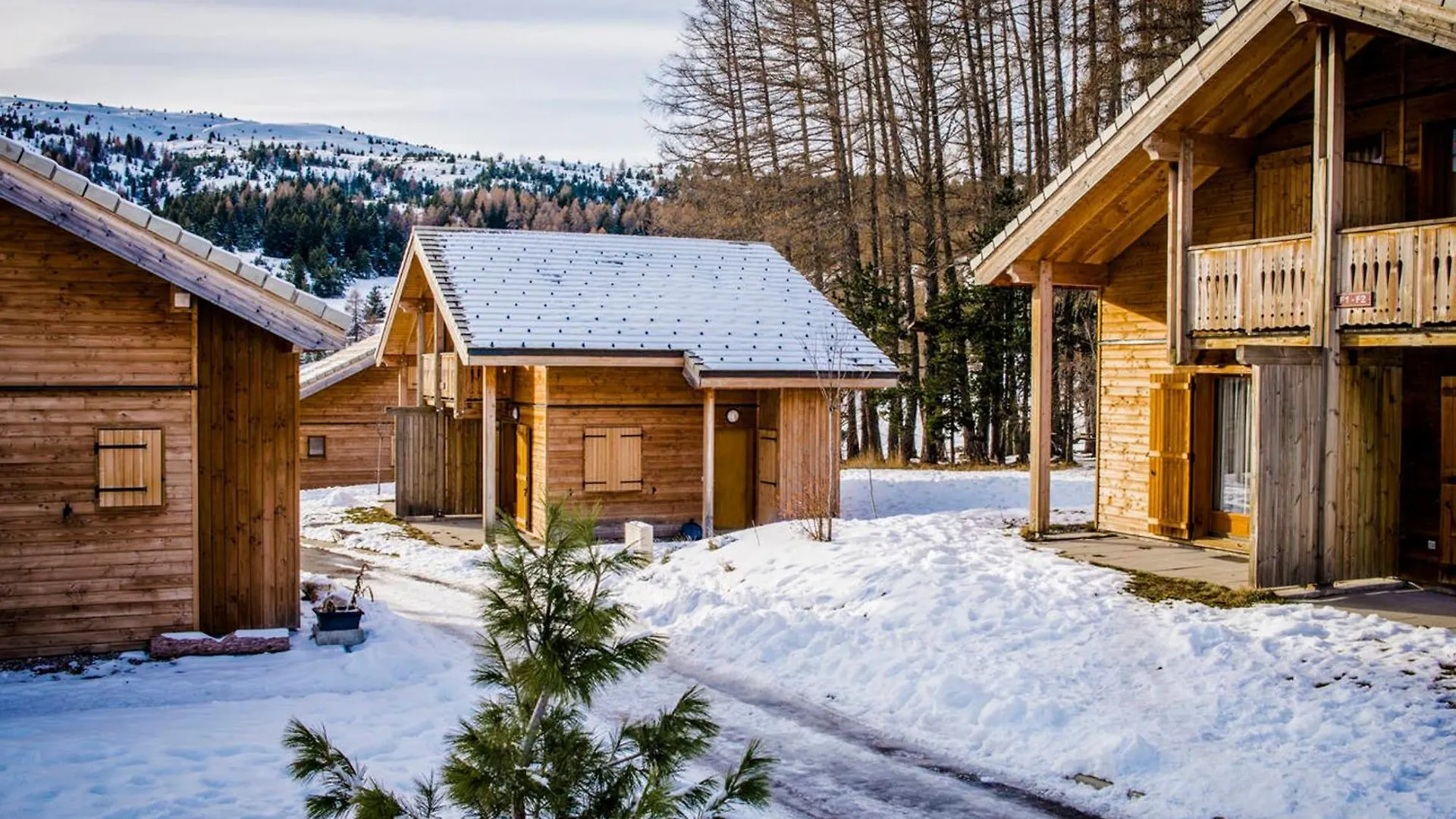 Chalet Mitoyen Duplex Avec 2 Chambres - Residence 3 Etoiles Avec Piscine A Superdevoluy - Fr-1-504-453 France